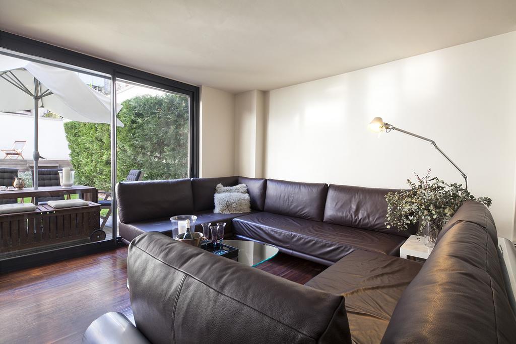 Apartment Barcelona Rentals - Private Pool And Garden Center Exterior foto