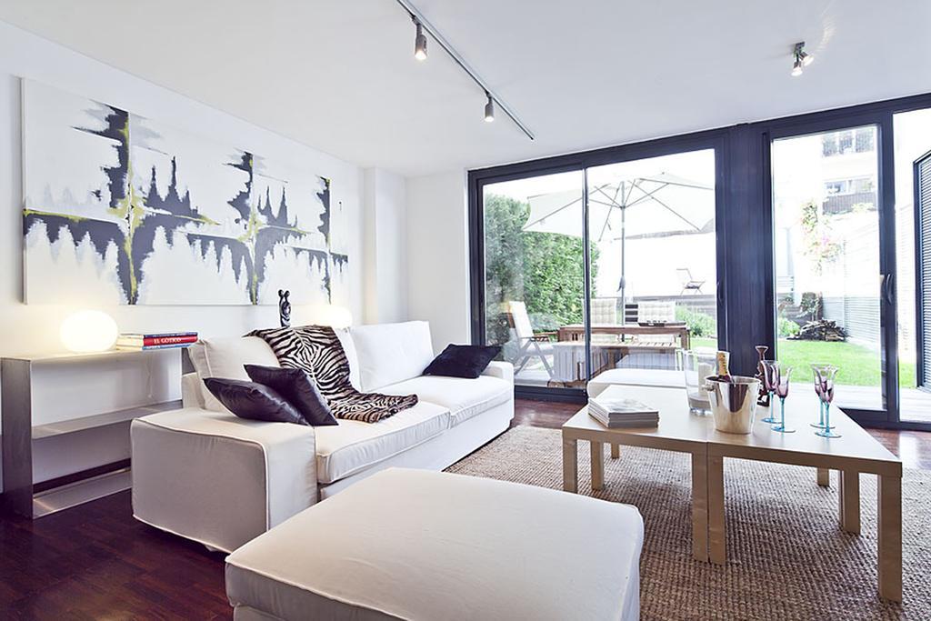 Apartment Barcelona Rentals - Private Pool And Garden Center Exterior foto